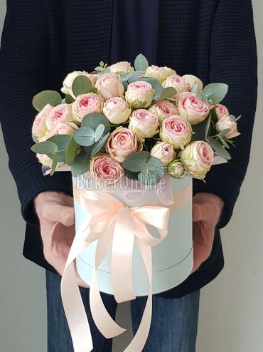 Букет цветов Шляпная коробка с кустовой пионовидной розой
